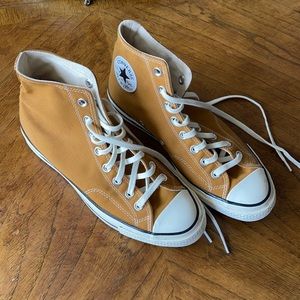 70s chuck taylor converse tan